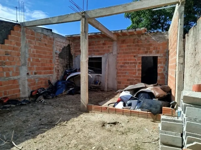 Vendo: Rua b23 a 200 metros da feira e do fórum . Bairro santa Maria.