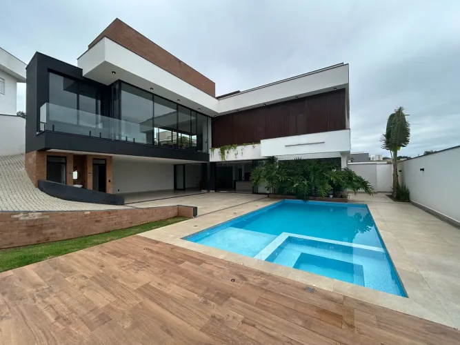 Casa de Luxo no Condomínio Castanheira
