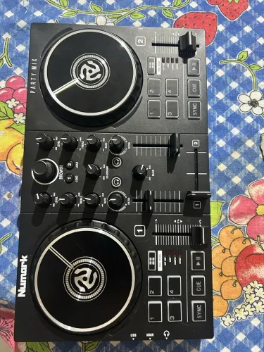 CONTROLADORA PARTY MIX NUMARK