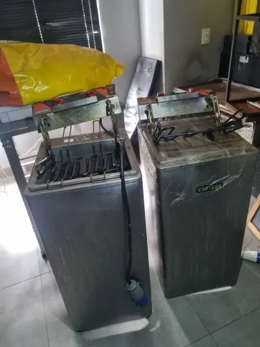 Fritadeira elétrica Croydon 8000W - 18L (Valor para AS DUAS)