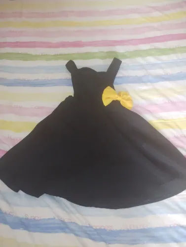 Vestido Infantil Festa Preto Clássico Com Laço Amarelo Tam 4 A 6 anos