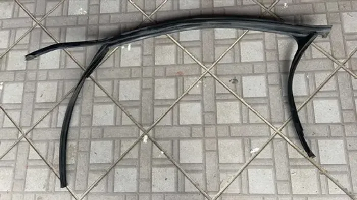 Borracha Vedação Porta Vidro De Audi A4 Avant 2014 8k0837439 Preto