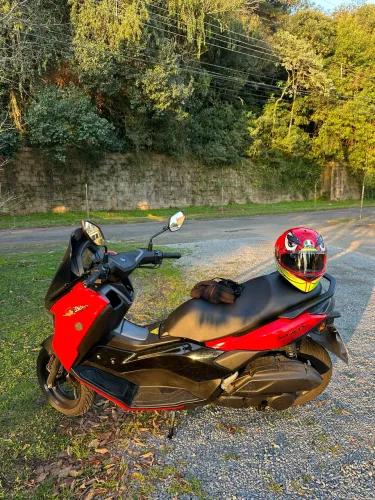 NMAX 2025 RED MODELO NOVO