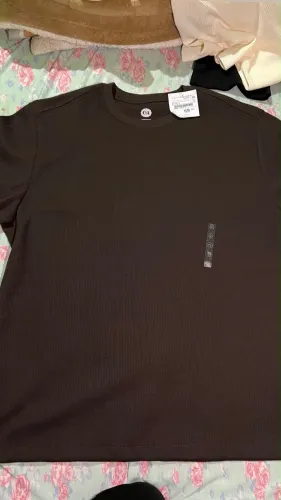 camiseta preta estilo zara