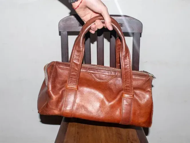 bolsa de couro marrom vintage de viagem