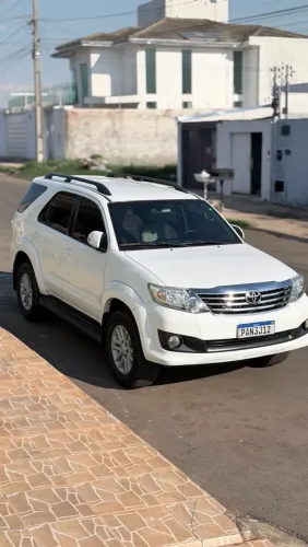 Toyota Hilux SW4 SR 4X2 2.7/ 2.7 Flex 16V Aut. 2015