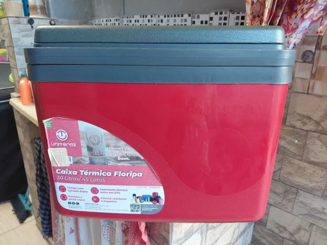 Vende-se essa caixa térmica ,nem cheguei usar ,ta  completamente nova 