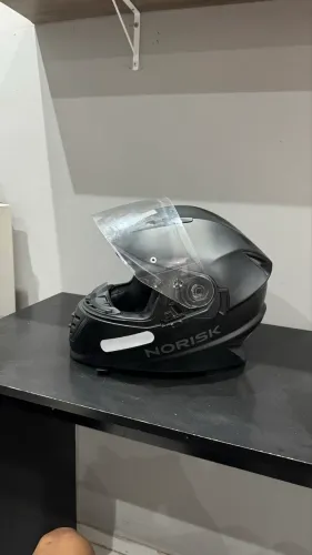 Norisk ff302 preto fosco com óculos 