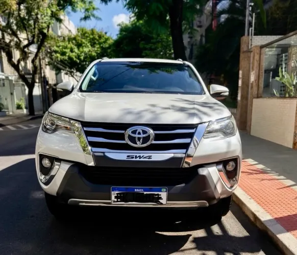 Toyota Hilux SW4 SRX 4X4 2.8 TDI 16V Dies. Aut. 2017