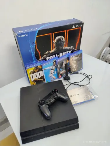 Ps4 com caixa + 4 jogos