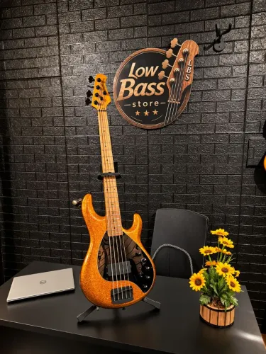 Baixo musicman darckray 5