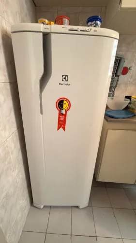 Geladeira Eletrolux semi nova