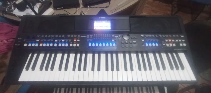 Vendo teclado Yamaha SX 600 no preço pra vender logo 4.700,00