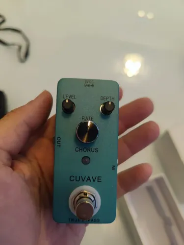 Pedal Chorus Cuvave para guitarra e baixo 