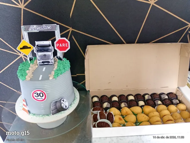 Bolos, Doces, Salgados e kit festa