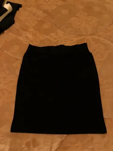 Saia Preta acima do joelho