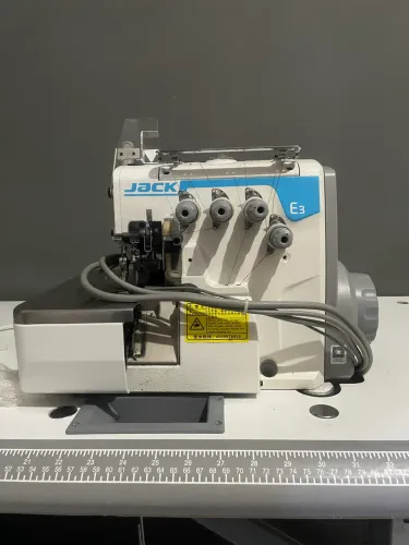 Maquina Industrial Overlock Jack E3-3 CompletaE3: