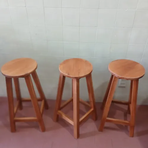 Banqueta de madeira