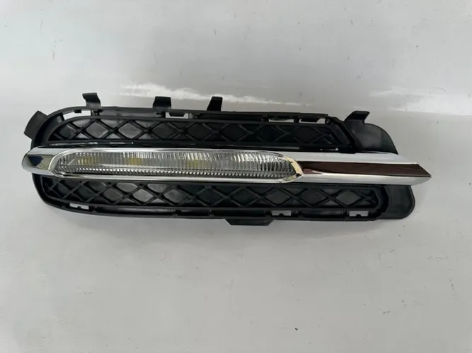 Led Farol de Milha Direito com Grade Mercedes Benz E250 E350 2010 2011 2012 2013