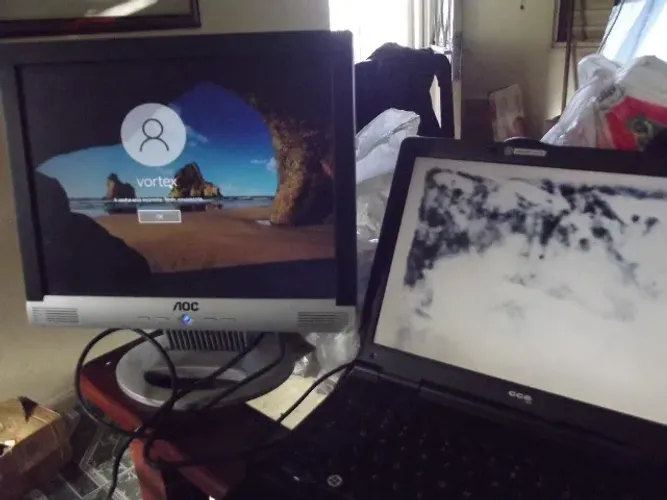 Note CCE Win com W10 que funciona com monitor externo, Note lento