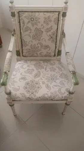Poltrona Antiga em Estilo Clássico