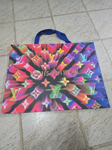 Sacola grande louis vuitton 