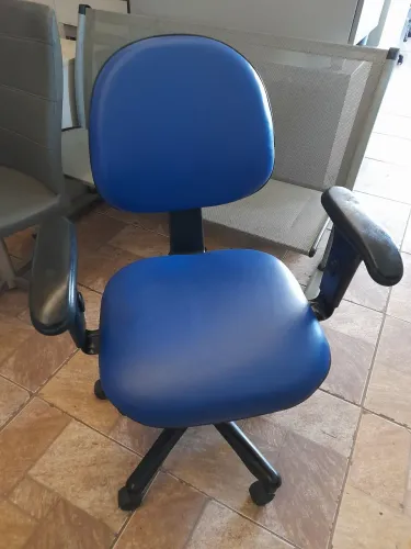 Cadeira giratória em ótimo estado