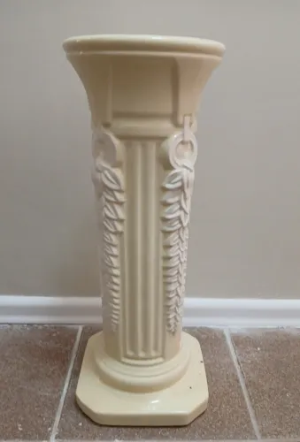 Coluna decorativa em porcelana esmaltada 