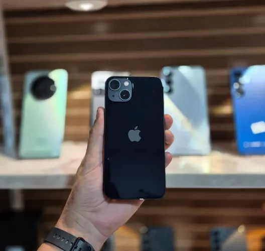 IPhone 13, 128GB, cor preto, bateria 81%, seminovo, todo original, acompanha carregador. 