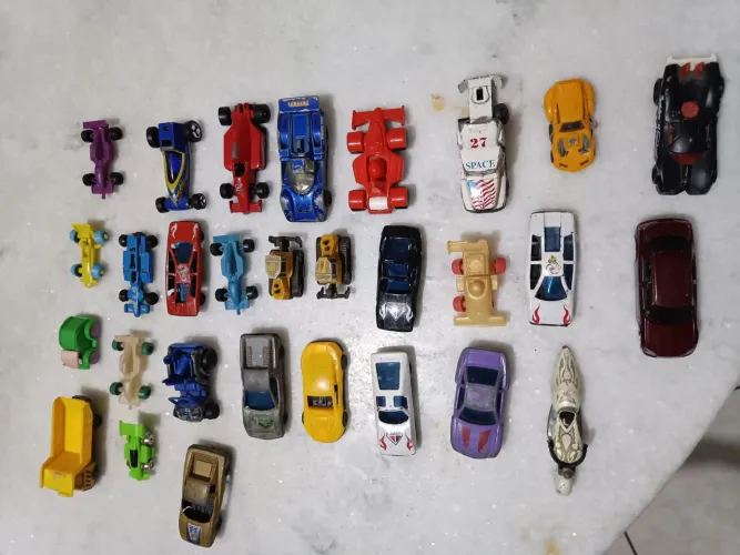 Vendo variados carrinhos