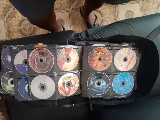 Vendo coleção de DVD com 1152 títulos variados