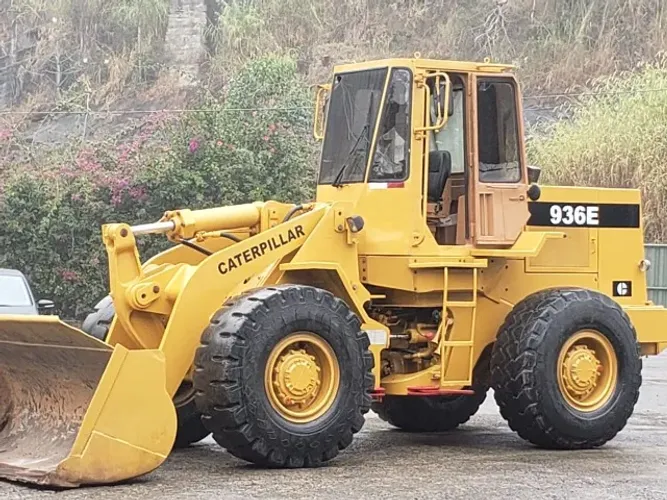 Pá carregadeira caterpillar 936E 1996 pronta para uso