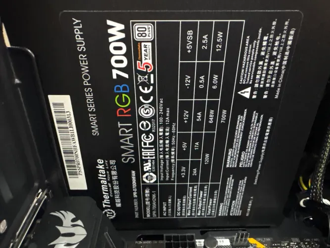 Fonte Thermaltake 700 W RGB