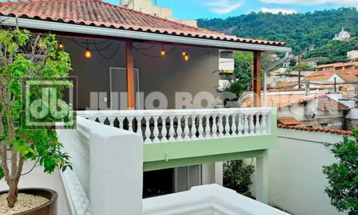 Casa de rua : Duplex / Residencial / Santa Teresa