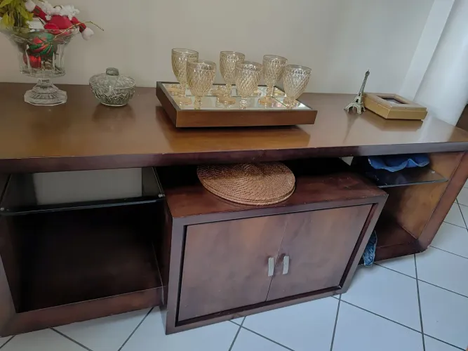 Aparador buffet de madeira maciça,  móveis Lider.