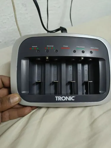 Carregador de pilhas e baterias tronic