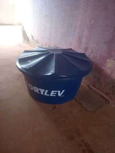 Vende-se caixa de água 500 litros  zerada...