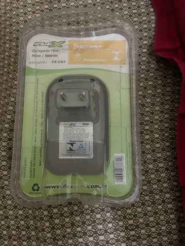Carregador de pilhas e baterias FLEX FX-C03