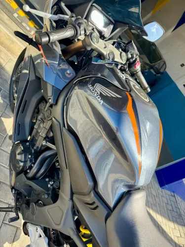 cbr650r moto bem novinho muito boa 