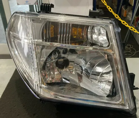 FAROL PRINCIPAL NISSAN FRONTIER 2008 a 2016 ELETRICO CROMADO DIREITO TYC
