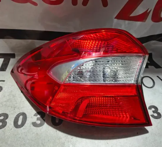 Lanterna traseira esquerda Ford Ka sedan 2019/