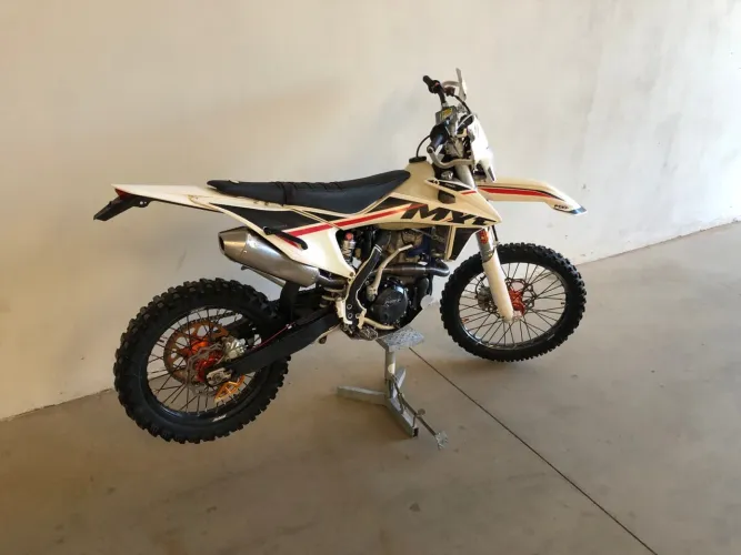Motos MXF 300 no Brasil