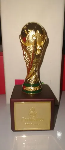 Miniatura taça world Cup Brasi//emirates