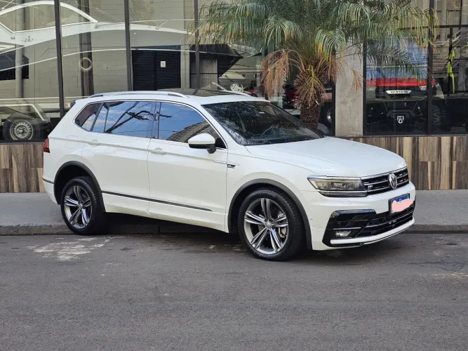 CARRO VOLKSWAGEN TIGUAN R-LINE 350