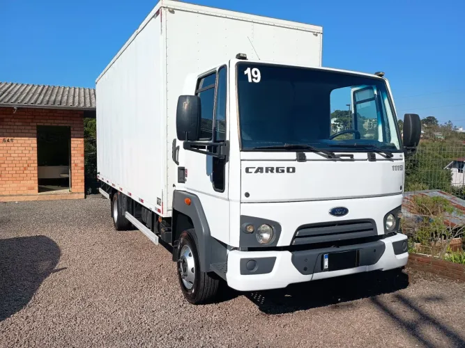 Ford cargo 1119 completo baú 6.20