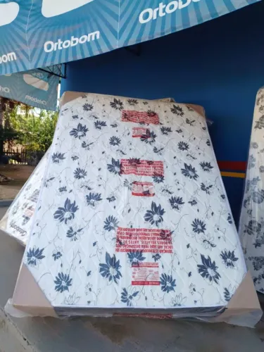 Cama de casal da Ortobom Floral Conforto