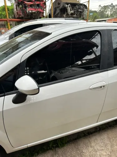 PORTA DIANTEIRA ESQUERDA FIAT PUNTO 2008/2009-SEM ACESSORIOS
