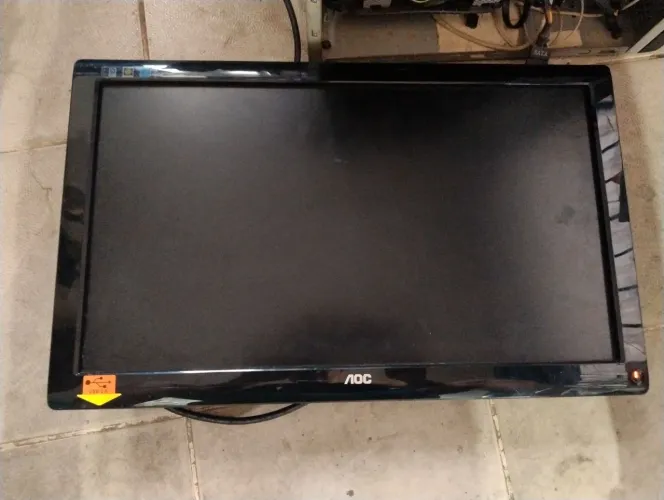 Monitor AOC 22 polegadas defeito 