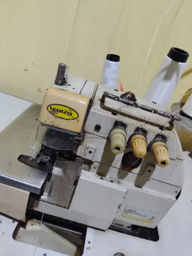 Máquina overloque industrial