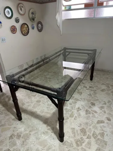 Mesa de Jantar 8 lugares Retangular em Mogno com Tampo de Vidro
